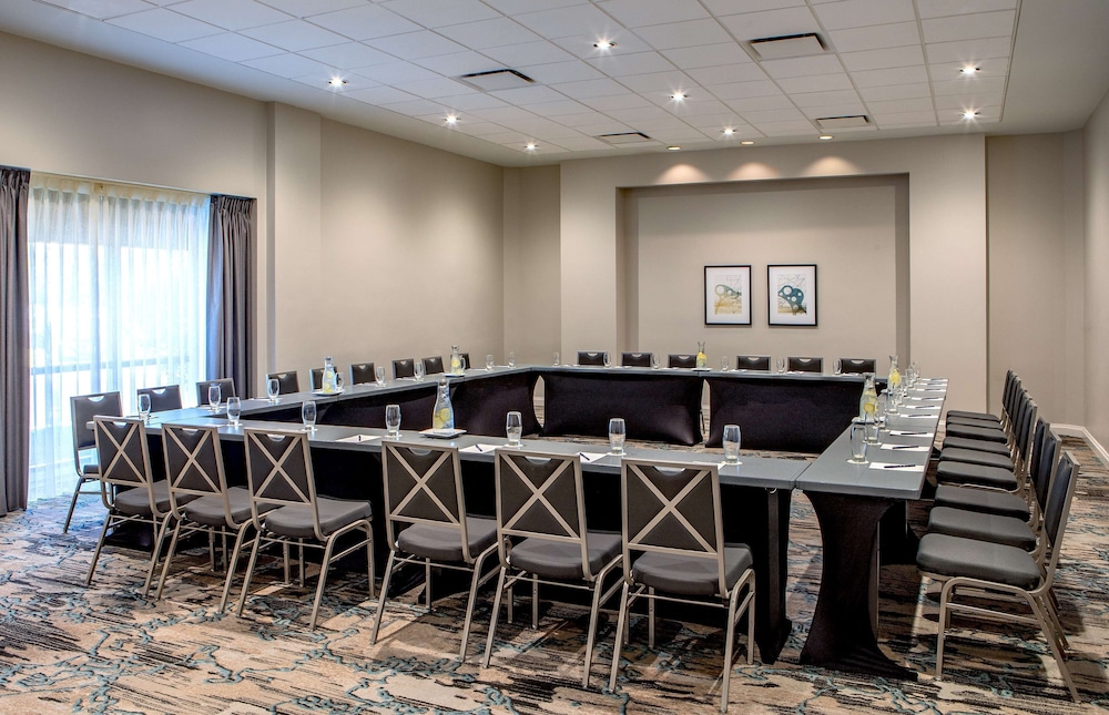 doubletree by hilton chicago north shore conference center
