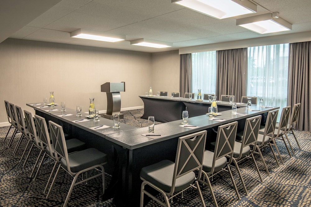 doubletree by hilton chicago north shore conference center