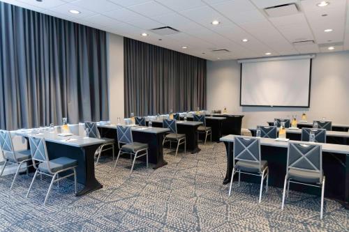 doubletree by hilton chicago north shore conference center
