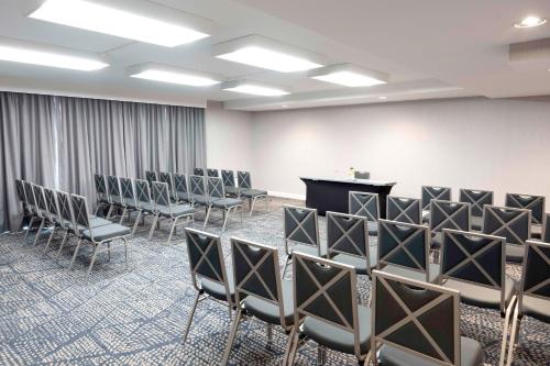 doubletree by hilton chicago north shore conference center