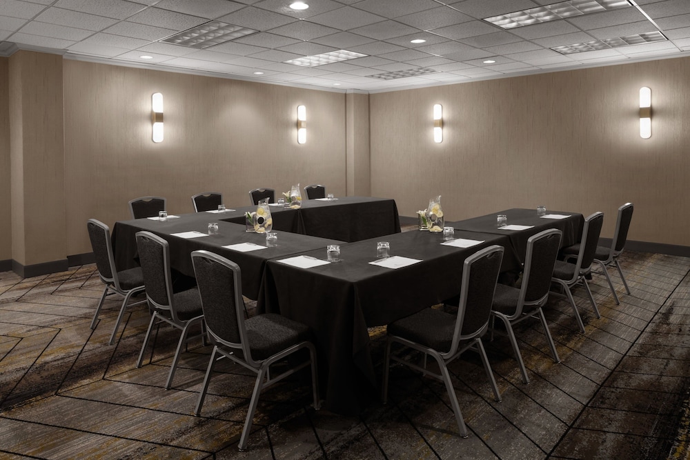 renaissance chicago north shore hotel