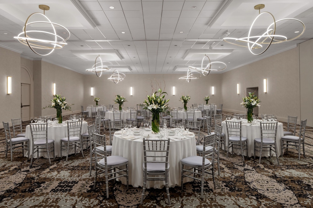 renaissance chicago north shore hotel