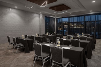 renaissance chicago north shore hotel