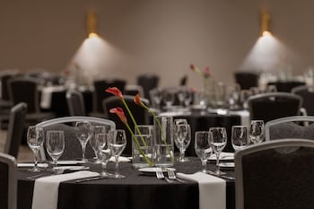 Renaissance Chicago North Shore Hotel,Cook County>>Chicago,4 star