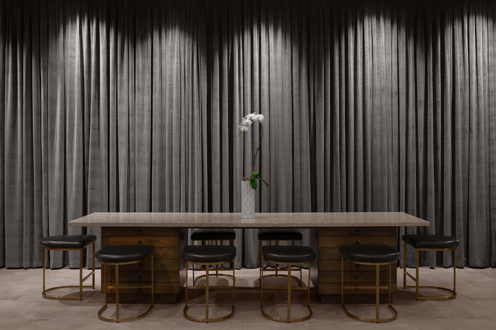 renaissance chicago north shore hotel