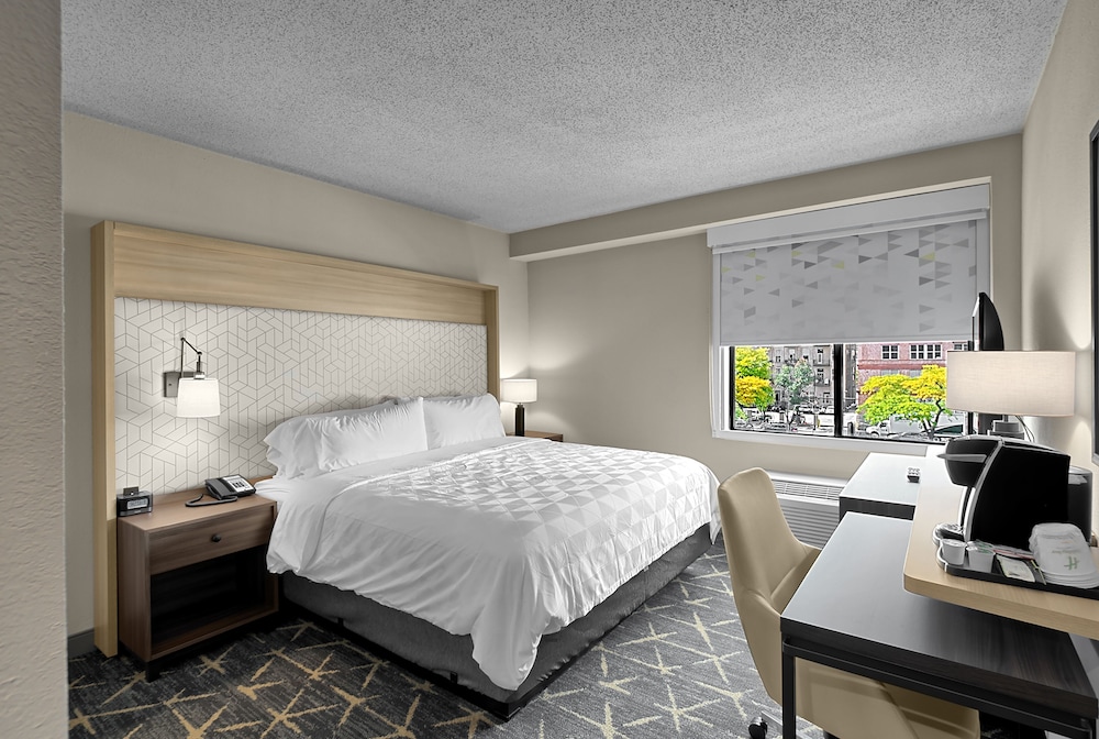 holiday inn and suites chicago downtown by ihg
