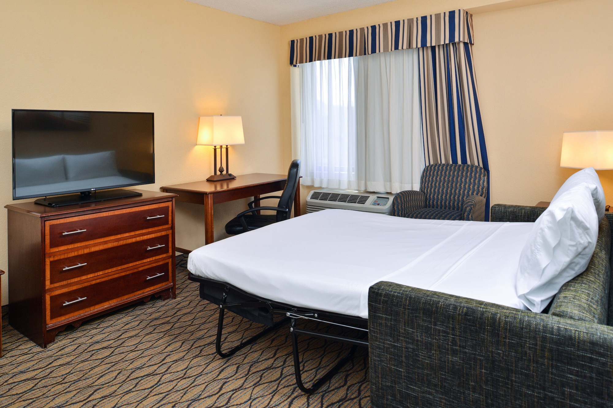 holiday inn and suites chicago downtown by ihg