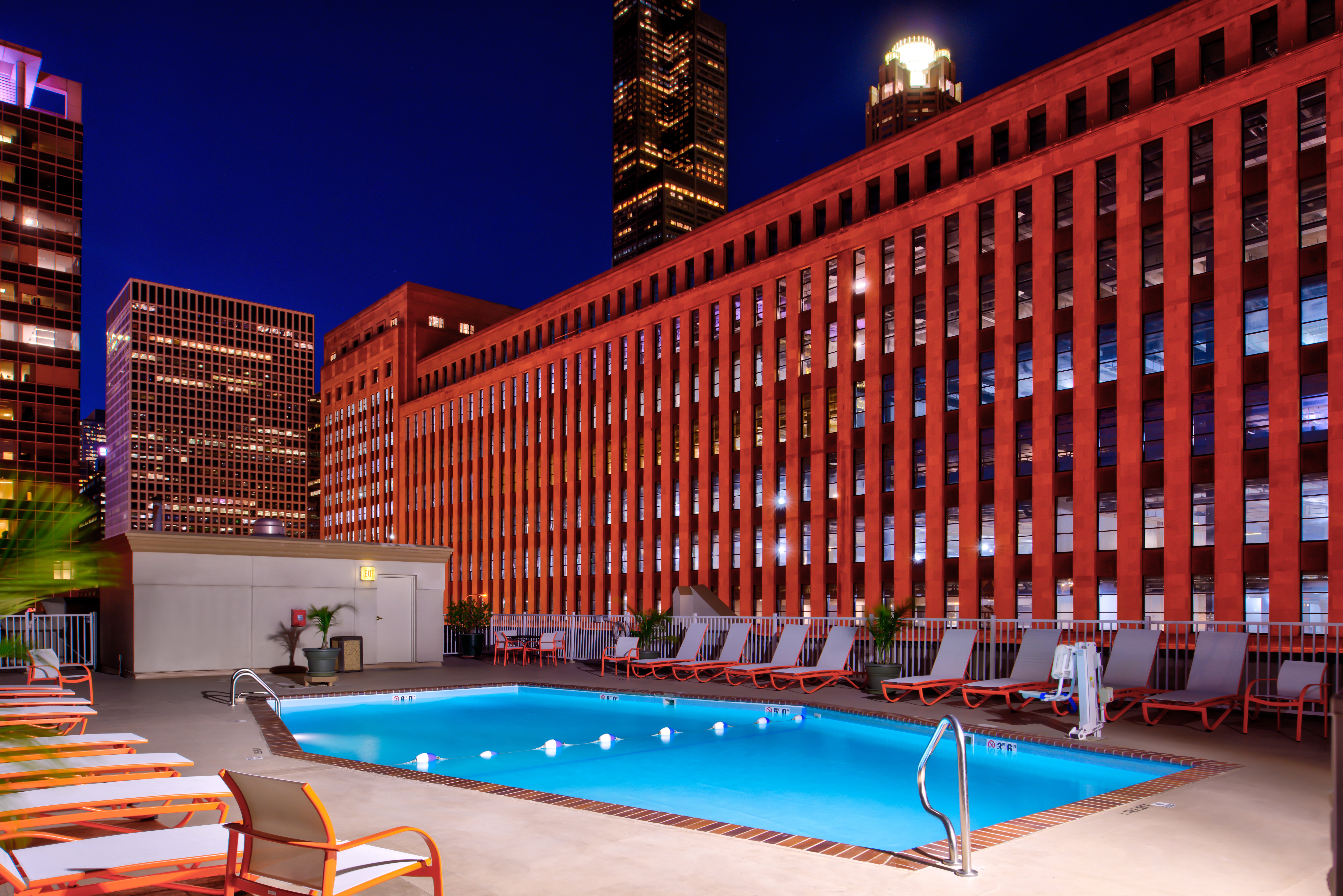 holiday inn and suites chicago downtown by ihg