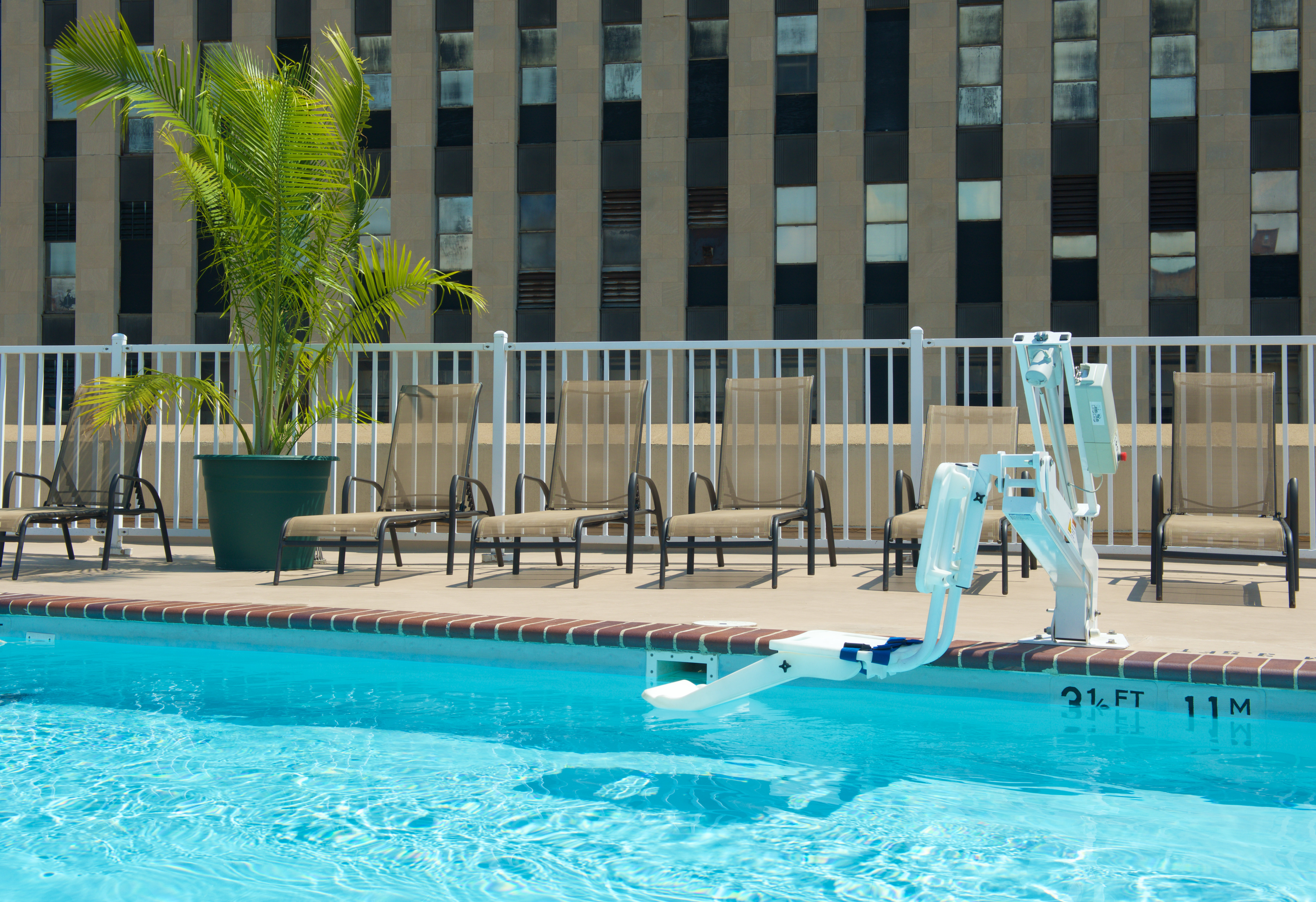 holiday inn and suites chicago downtown by ihg