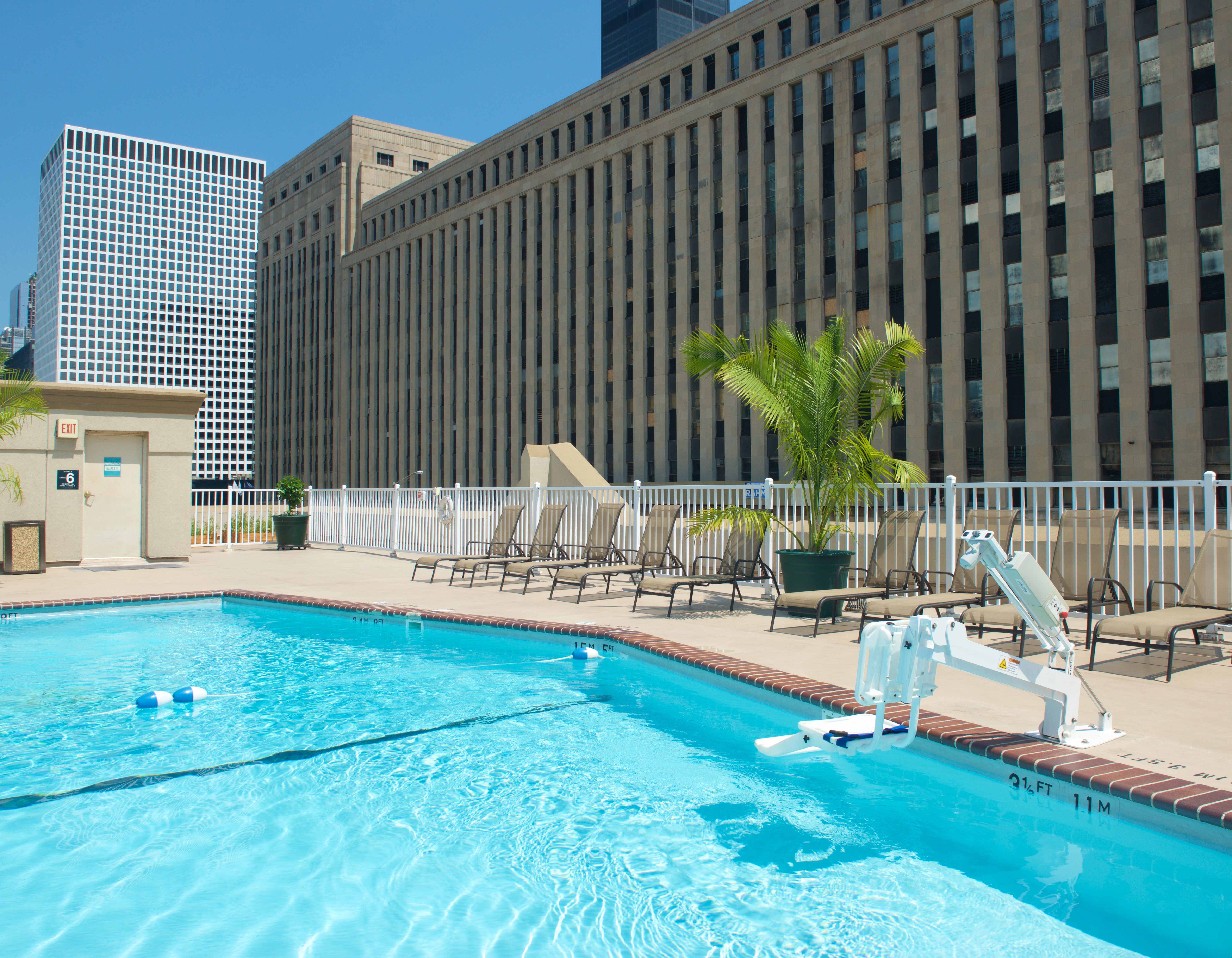 holiday inn and suites chicago downtown by ihg