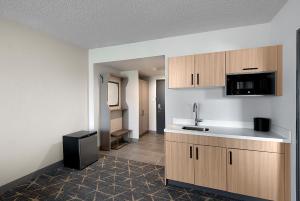 holiday inn and suites chicago downtown by ihg