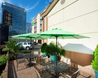 holiday inn and suites chicago downtown by ihg