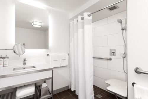 holiday inn chicago dwtn the mart by ihg