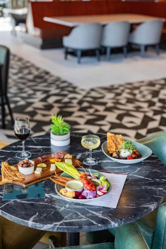 holiday inn chicago dwtn the mart by ihg