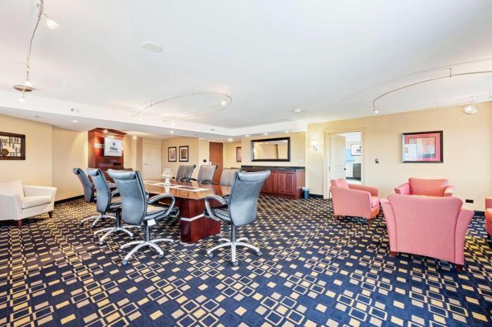 hilton chicago oak brook suites