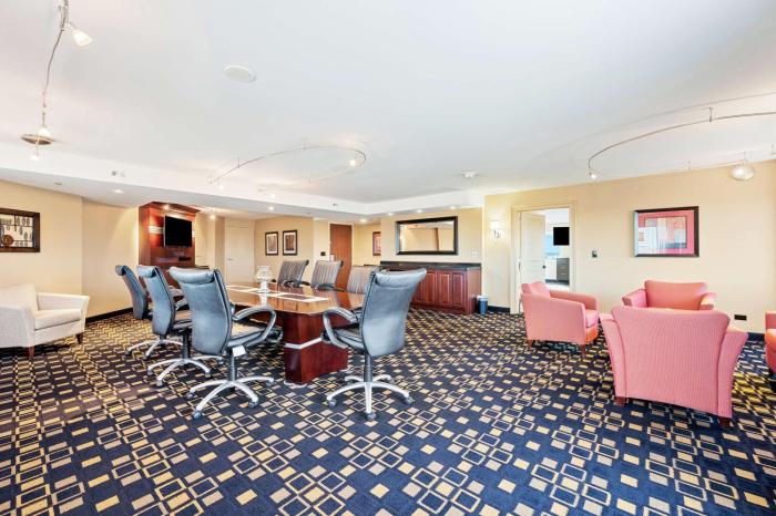 hilton chicago oak brook suites