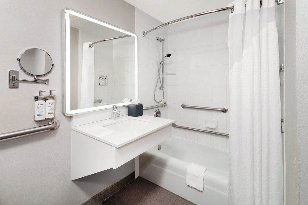 holiday inn chicago oakbrook by ihg