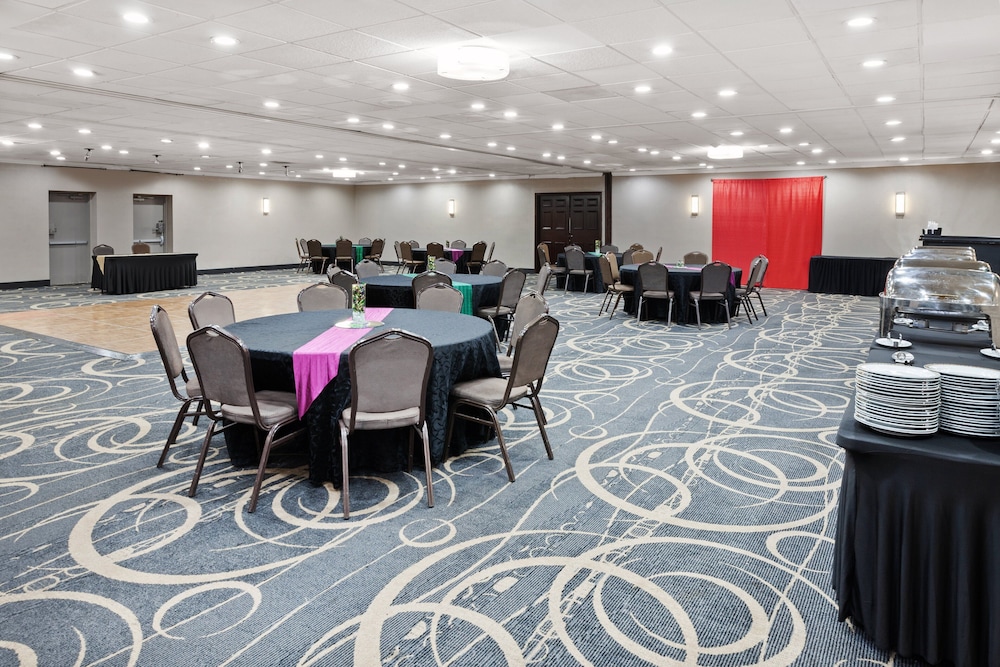 holiday inn chicago oakbrook by ihg