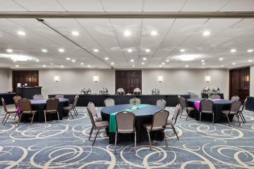 holiday inn chicago oakbrook by ihg