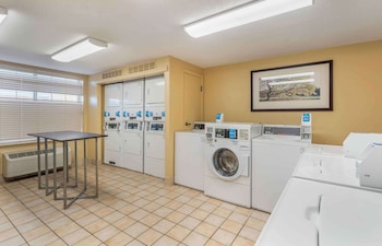 Extended Stay America Select Suites Chicago Lombard Oakbrook,Cook County>>Chicago,3 star