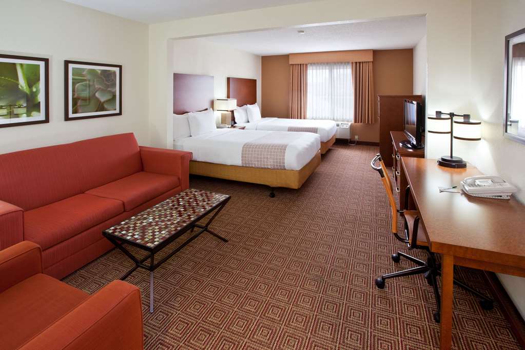 la quinta inn and suites by wyndham bannockburn deerfield