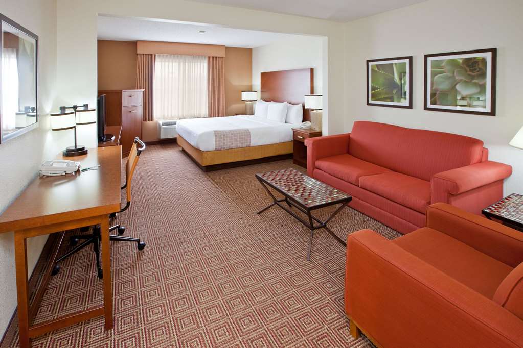 la quinta inn and suites by wyndham bannockburn deerfield