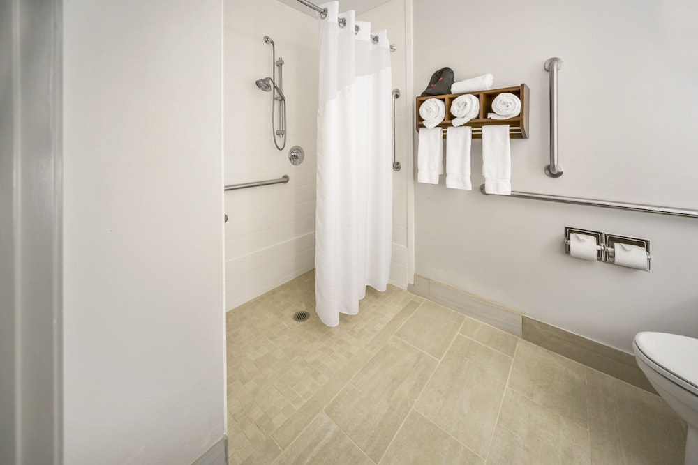 holiday inn express chicago nw vernon hills by ihg