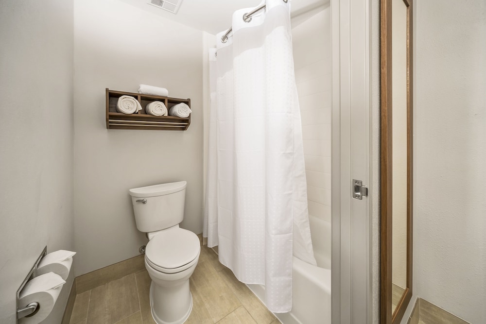 holiday inn express chicago nw vernon hills by ihg