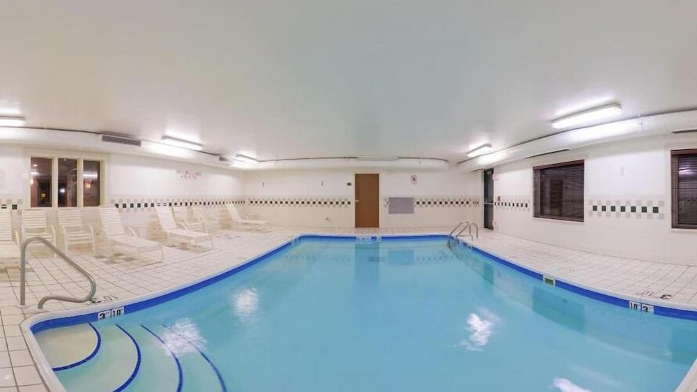 holiday inn express chicago nw vernon hills by ihg