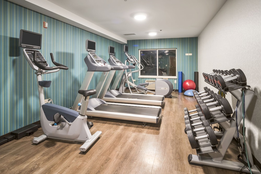 holiday inn express chicago nw vernon hills by ihg
