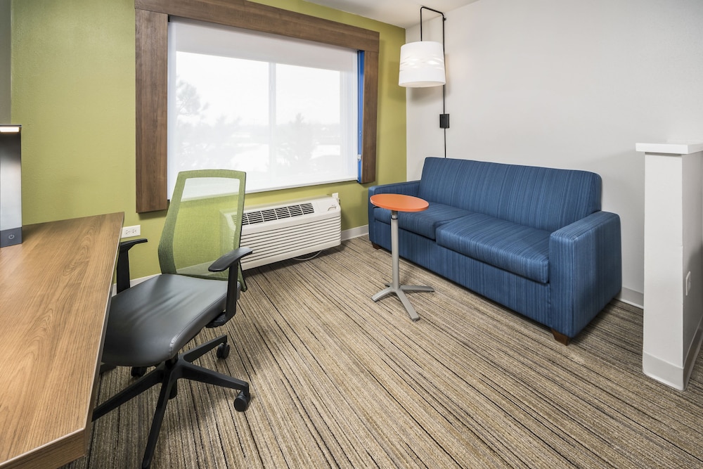 holiday inn express chicago nw vernon hills by ihg