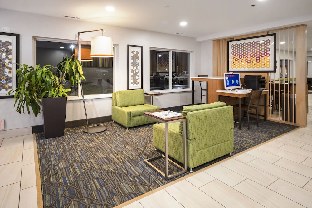 holiday inn express chicago nw vernon hills by ihg