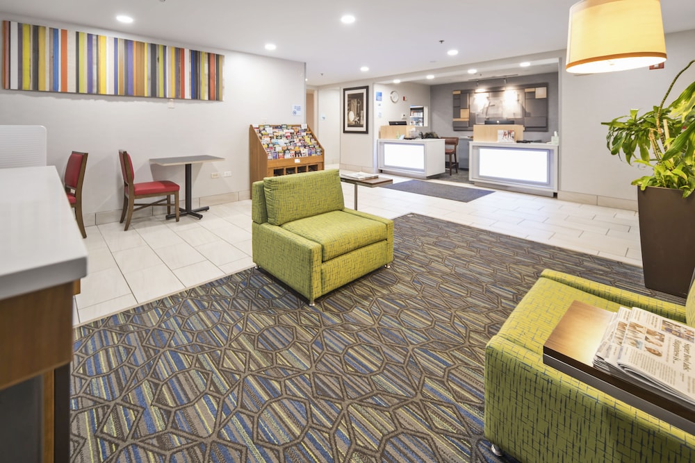 holiday inn express chicago nw vernon hills by ihg