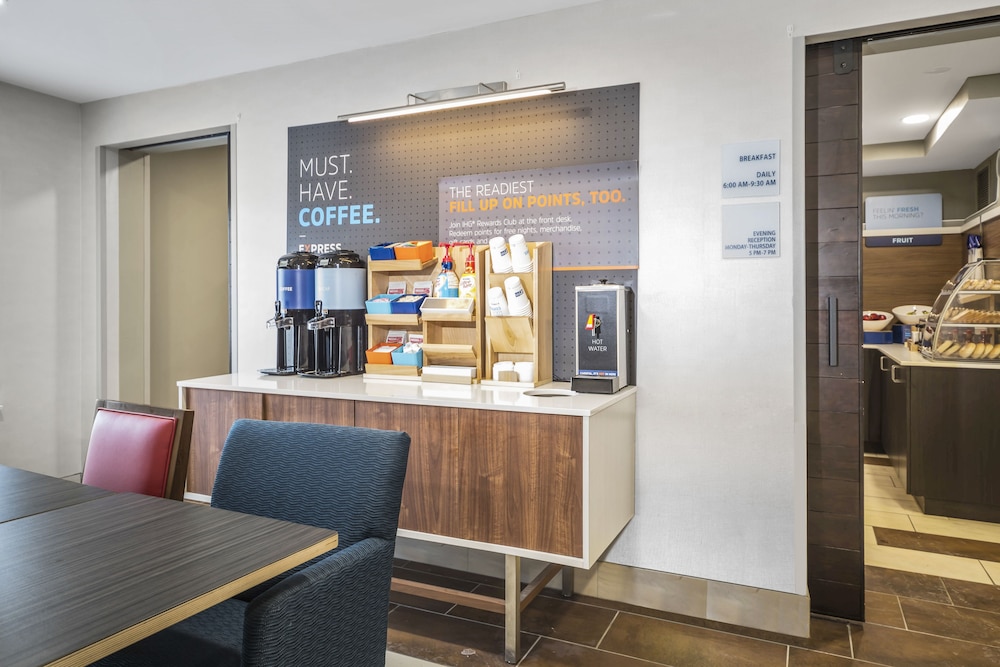 holiday inn express chicago nw vernon hills by ihg