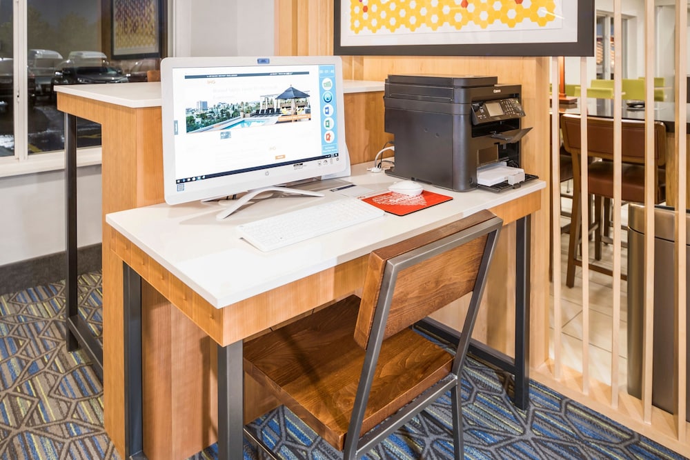 holiday inn express chicago nw vernon hills by ihg