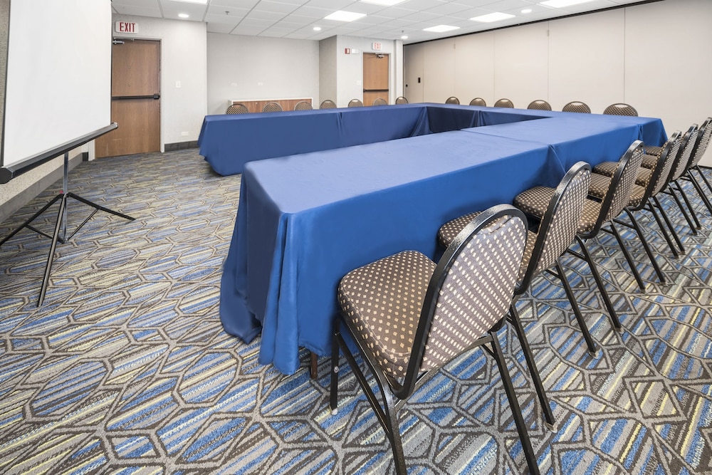 holiday inn express chicago nw vernon hills by ihg