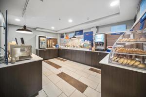 holiday inn express chicago nw vernon hills by ihg
