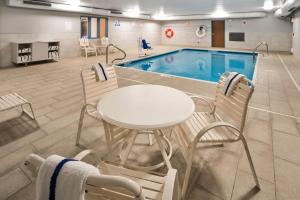 holiday inn express chicago nw vernon hills by ihg