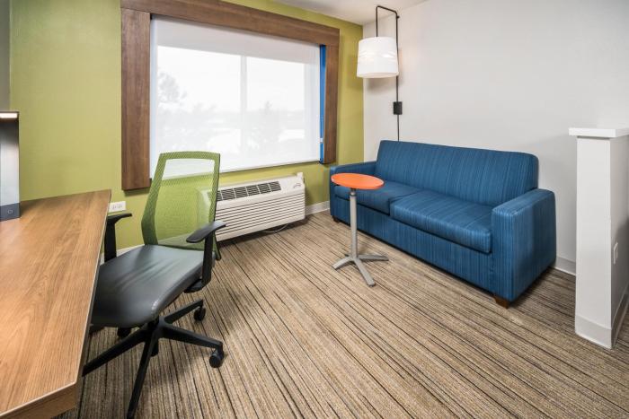 holiday inn express chicago nw vernon hills by ihg