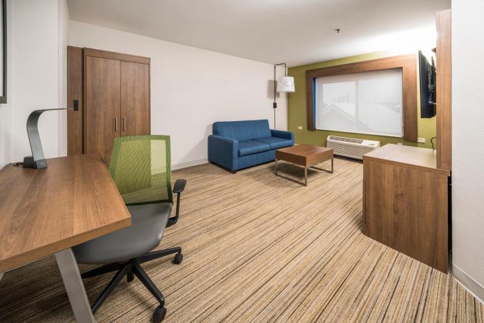 holiday inn express chicago nw vernon hills by ihg