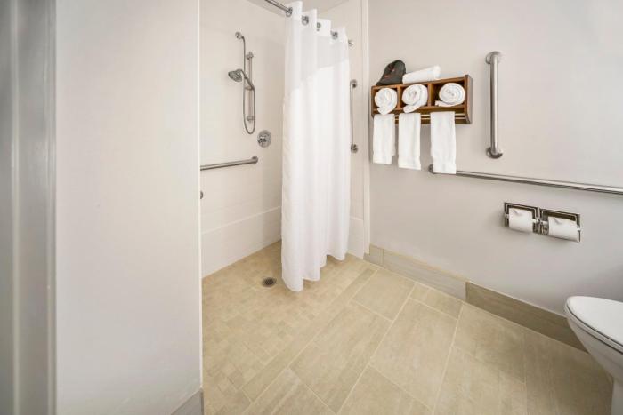 holiday inn express chicago nw vernon hills by ihg