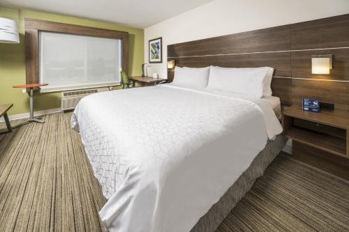 holiday inn express chicago nw vernon hills by ihg