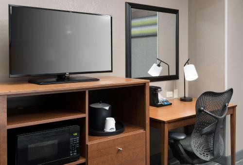 hampton inn and suites chicago north shore skokie