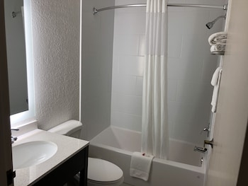 red lion inn and suites elk grove village