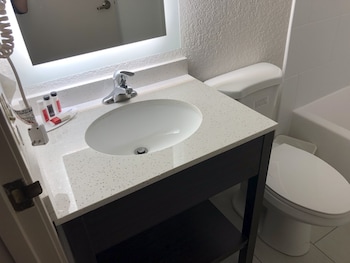 red lion inn and suites elk grove village