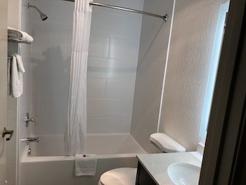 red lion inn and suites elk grove village
