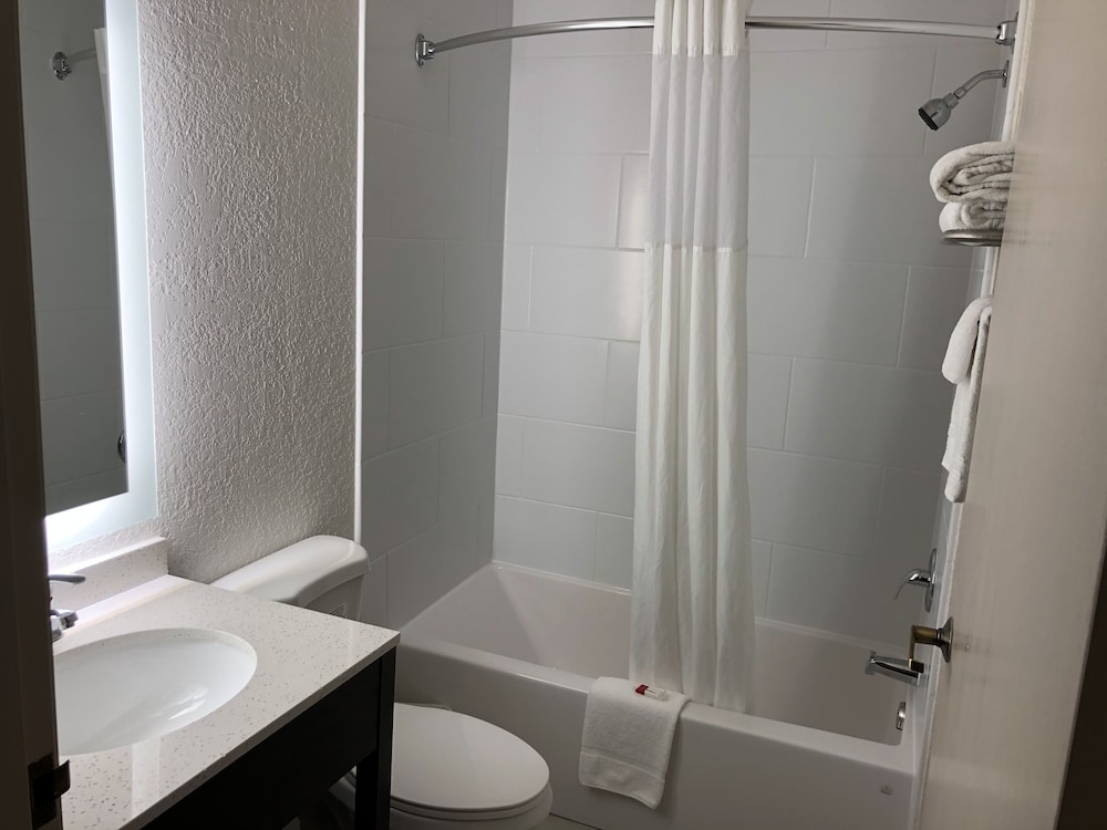 red lion inn and suites elk grove village