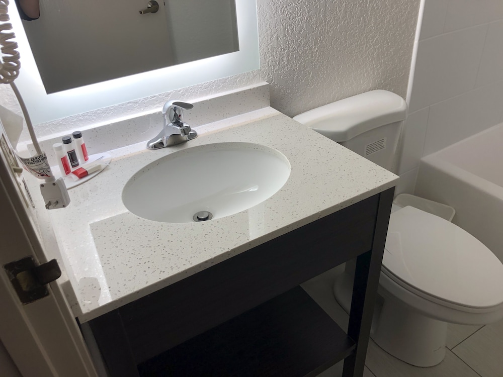 red lion inn and suites elk grove village