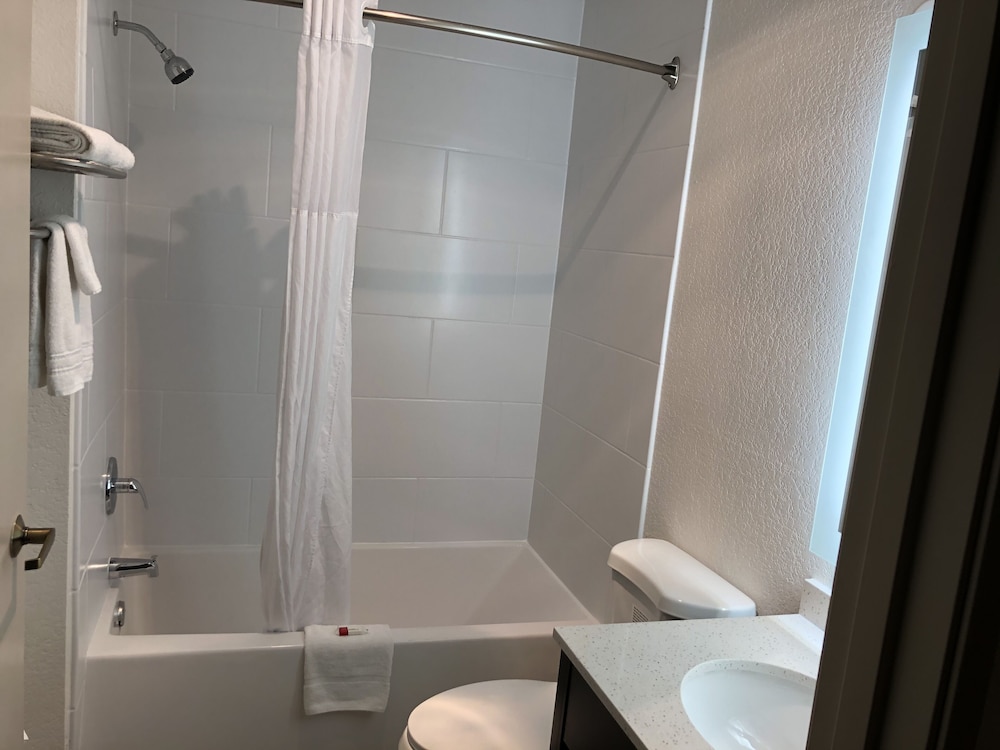 red lion inn and suites elk grove village