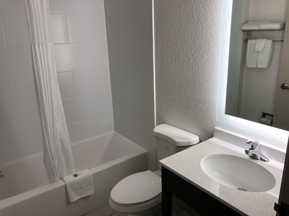 red lion inn and suites elk grove village